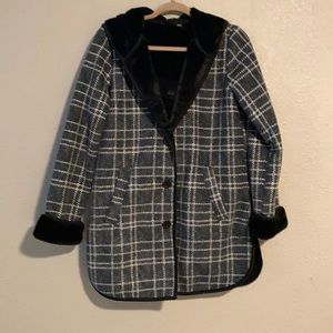 Winter 🥶 Time Fine _ Woman’s Faux Fur Jacket